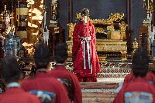 朱祁钰听闻有人造反的时候,为何怀疑是于谦?