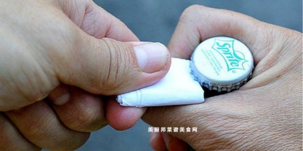 如何打开啤酒盖