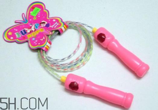 无绳跳绳和有绳跳绳哪个好？跳绳腿会变粗吗？