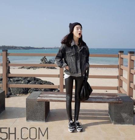 牛仔外套掉色怎么办？牛仔外套怎么洗不掉色？