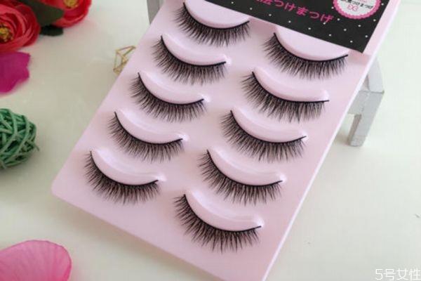 新手怎么买假睫毛 几步快学贴假睫毛