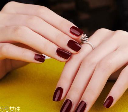 宽短指甲适合什么美甲 这些样式依然能美得耀眼