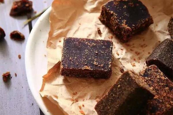 黑糖用开水冲还是温水 黑糖一次泡多少最好 黑糖用开水冲还是温水 黑糖一次泡多少最好