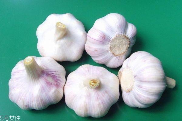 蒜水治咳嗽有效吗 大蒜水治咳嗽注意事项