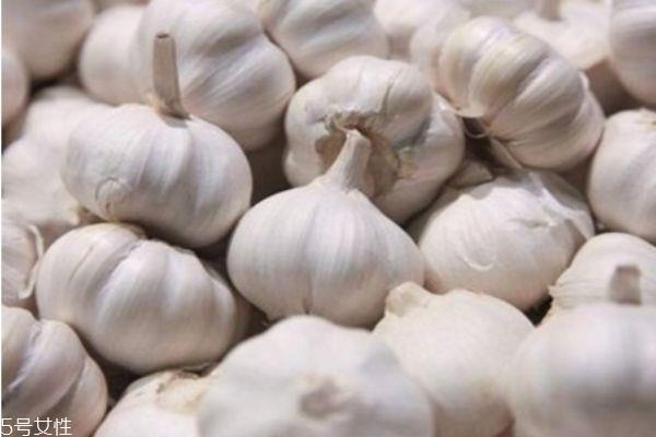 蒜水治咳嗽有效吗 大蒜水治咳嗽注意事项