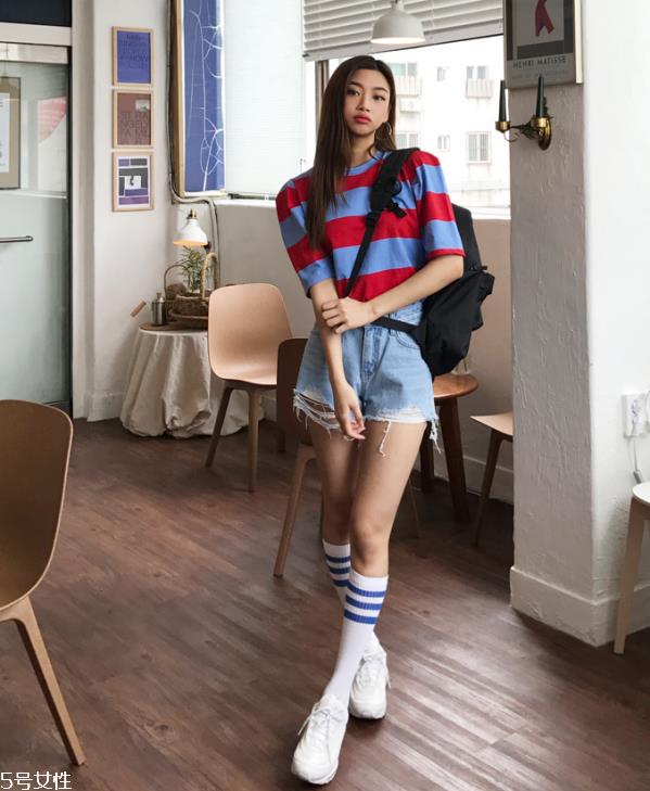 白色t恤搭配什么短裤 纯白t恤怎么搭配