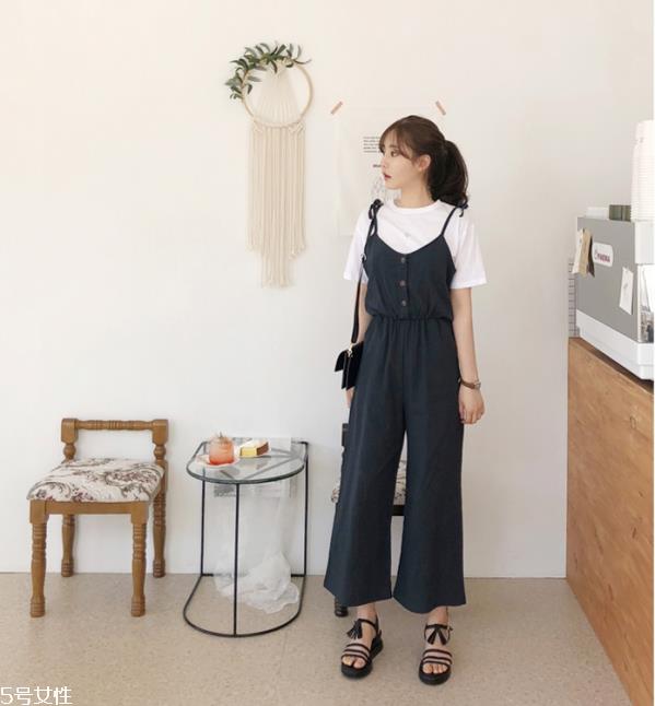 白色t恤搭配什么短裤 纯白t恤怎么搭配