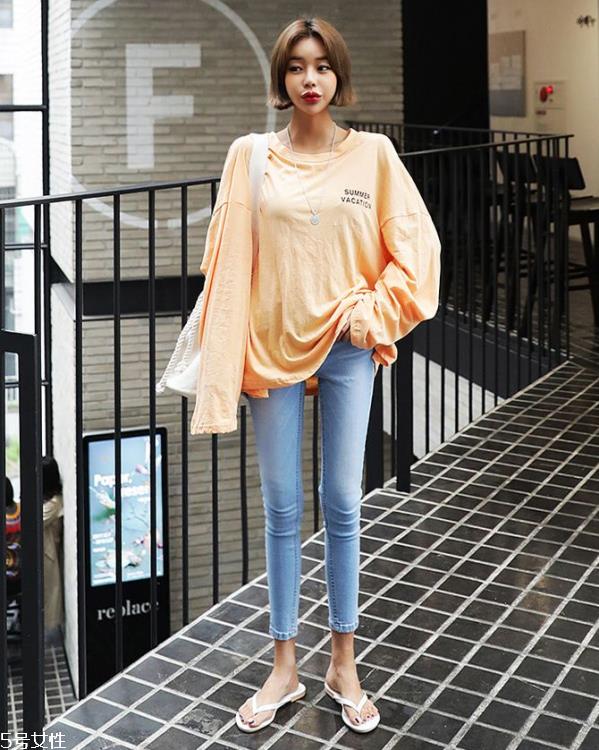 白色t恤搭配什么短裤 纯白t恤怎么搭配