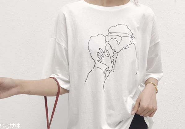 白色t恤搭配什么短裤 纯白t恤怎么搭配