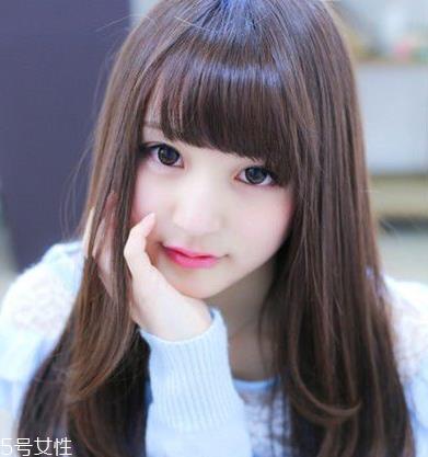 脸上有肉的女生适合什么发型 遮肉又修饰脸型的发型