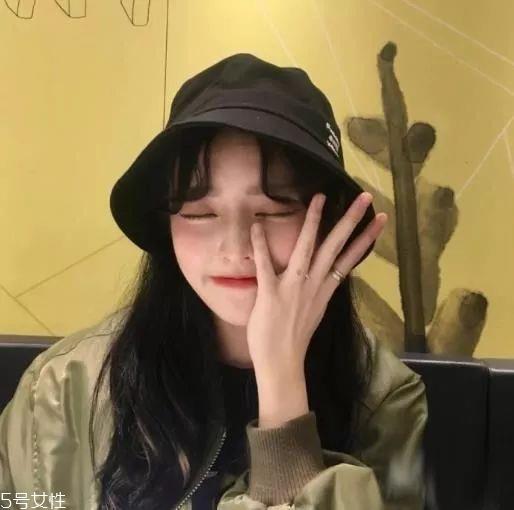 脸上有肉的女生适合什么发型 遮肉又修饰脸型的发型