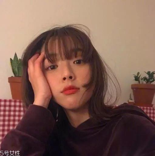 脸上有肉的女生适合什么发型 遮肉又修饰脸型的发型