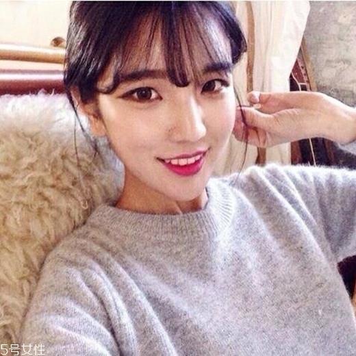 脸上有肉的女生适合什么发型 遮肉又修饰脸型的发型