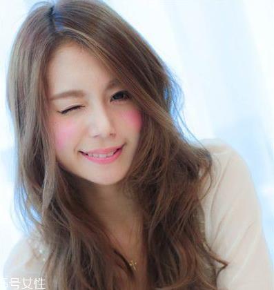 脸上有肉的女生适合什么发型 遮肉又修饰脸型的发型