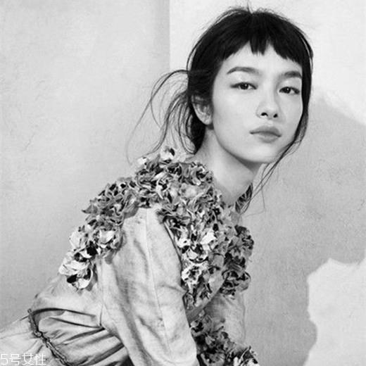 脸上有肉的女生适合什么发型 遮肉又修饰脸型的发型