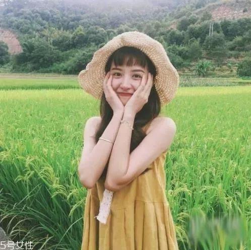 脸上有肉的女生适合什么发型 遮肉又修饰脸型的发型