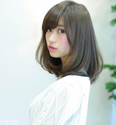 脸上有肉的女生适合什么发型 遮肉又修饰脸型的发型