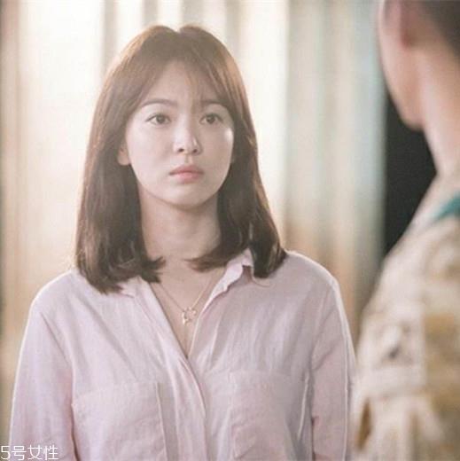 脸上有肉的女生适合什么发型 遮肉又修饰脸型的发型