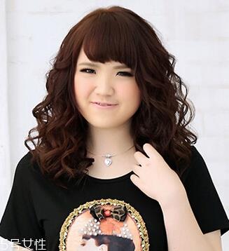 脸上有肉的女生适合什么发型 遮肉又修饰脸型的发型