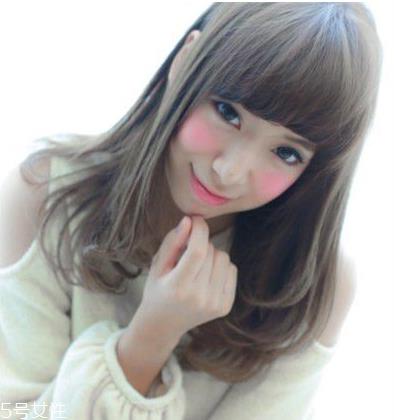 脸上有肉的女生适合什么发型 遮肉又修饰脸型的发型