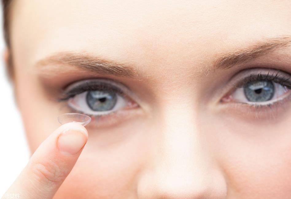 李圣经同款美瞳是什么牌子 天生瞳孔自带琥珀色