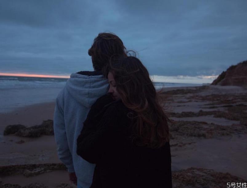 暧昧期为什么男的特意不回你的信息 暧昧期为什么会难过 暧昧期为什么男的特意不回你的信息 暧昧期为什么会难过