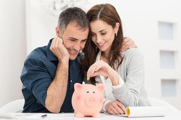 夫妻之间怎么管钱好呢 夫妻之间管钱的方法 夫妻之间怎么管钱好呢 夫妻之间管钱的方法