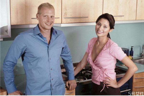 怎样让冷战的老公理你 老公不联系你说明什么