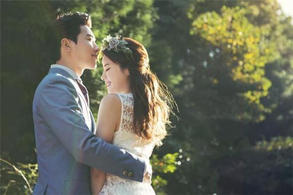 情侣吵架都不愿意低头怎么办 情侣吵架怎么让对方先联系你