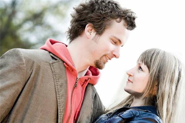 女生莫名其妙不开心怎么哄 女生莫名其妙烦躁是怎么回事 女生莫名其妙不开心怎么哄 女生莫名其妙烦躁是怎么回事