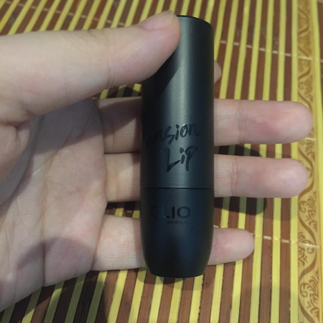 clio珂莱欧少女之吻雾感唇膏怎么用? clio珂莱欧少女之吻雾感唇膏怎么用?