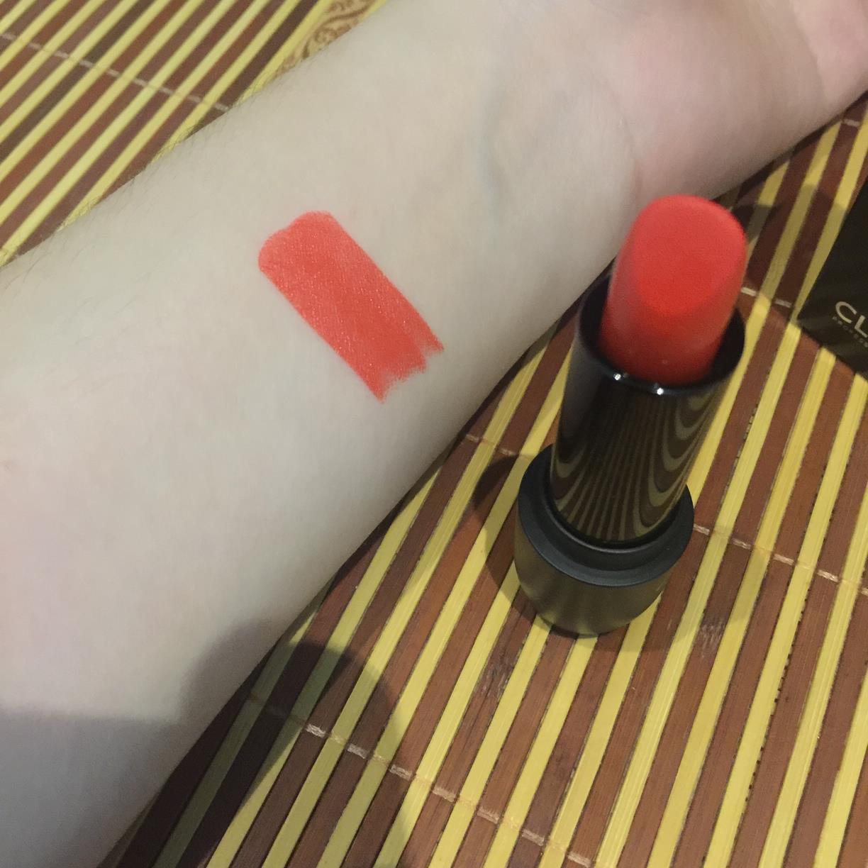 clio珂莱欧少女之吻雾感唇膏怎么用? clio珂莱欧少女之吻雾感唇膏怎么用?