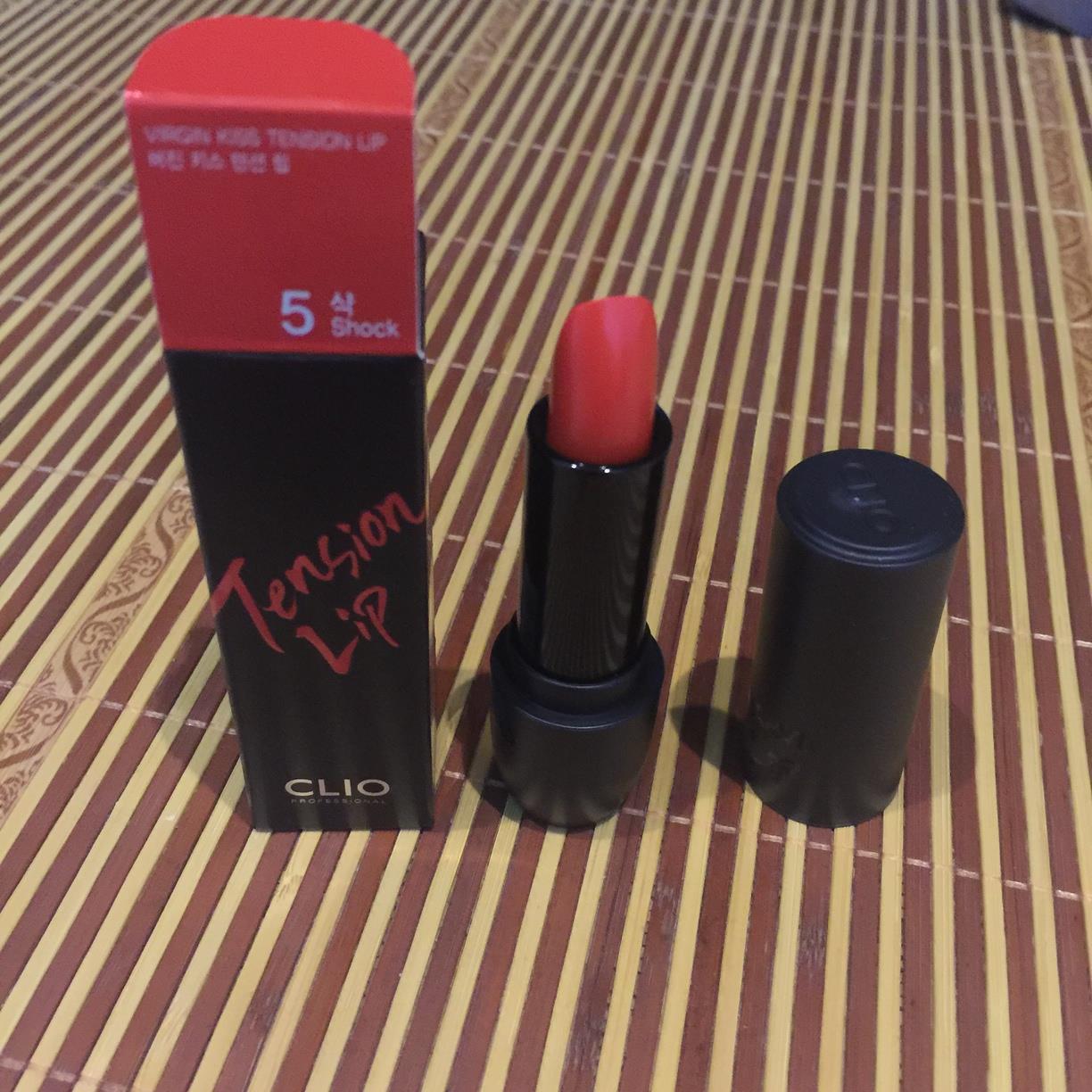 clio珂莱欧少女之吻雾感唇膏怎么用? clio珂莱欧少女之吻雾感唇膏怎么用?