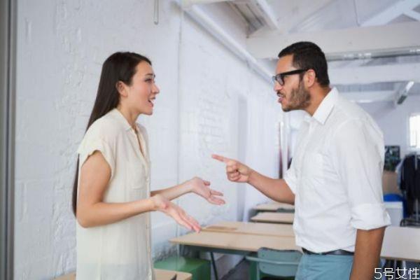 男生会随便说别人憨吗 男哪些话暗示喜欢你