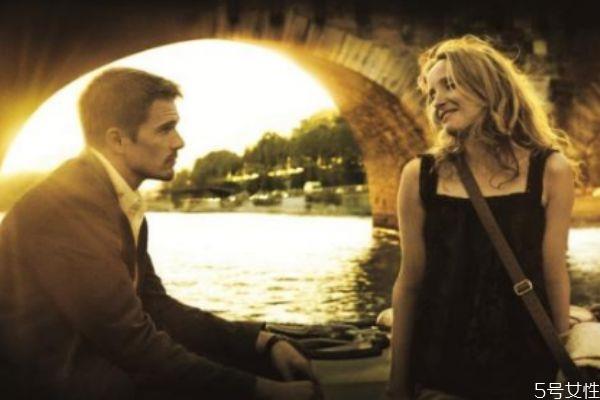 爱上一个人需要多久 爱一个人可以爱到多久 爱上一个人需要多久 爱一个人可以爱到多久