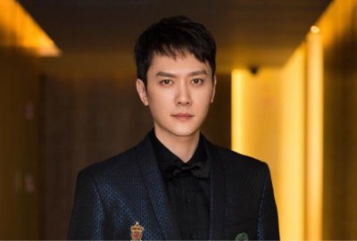 ​冯绍峰（本名冯威，中国内地男演员）