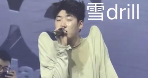 热梗雪distance为什么突然火了(雪distance垫肩的原因) 2