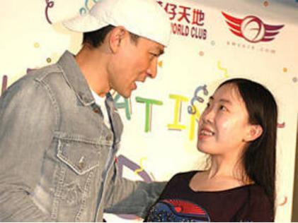 杨丽娟时隔11年还想见刘德华,家破人亡还不够?网友:真·脑残粉