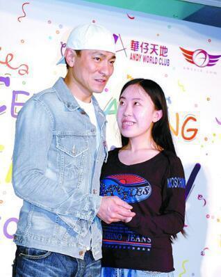 杨丽娟时隔11年还想见刘德华,家破人亡还不够?网友:真·脑残粉