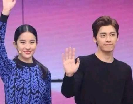 李易峰刘亦菲携手官宣恋情,微博高调秀恩爱,网友:郎才女貌