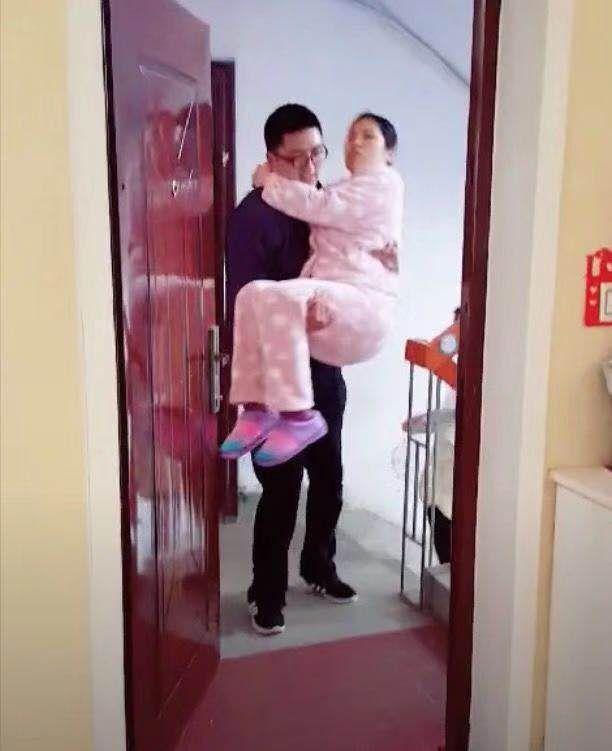 32岁张馨予升级当妈:奉子成婚的女人,活得真爽!