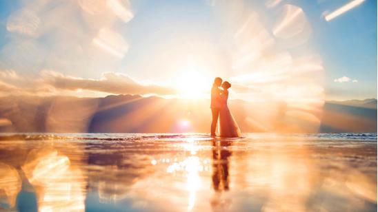 太过爱你的男人通常有这三种表现，遇到了要好好珍惜