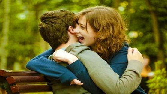 太过爱你的男人通常有这三种表现，遇到了要好好珍惜