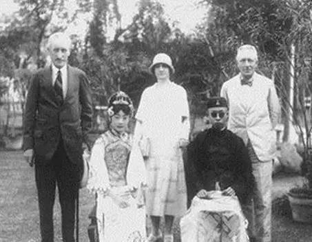 唯一一个敢跟皇帝离婚的女人:末代皇妃文秀是如何做到的?