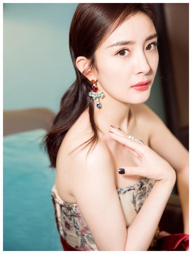 杨幂身穿比基尼,出水犹如芙蓉,一切都是为了艺术