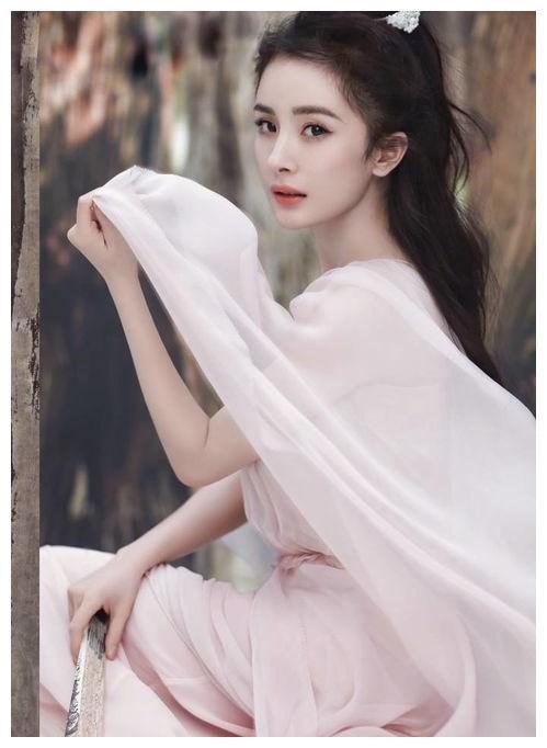 杨幂身穿比基尼,出水犹如芙蓉,一切都是为了艺术