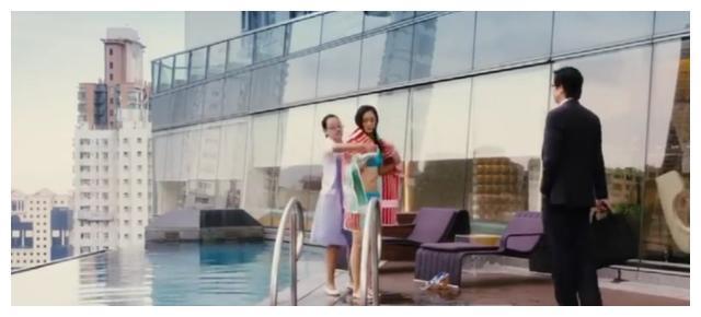 杨幂身穿比基尼,出水犹如芙蓉,一切都是为了艺术