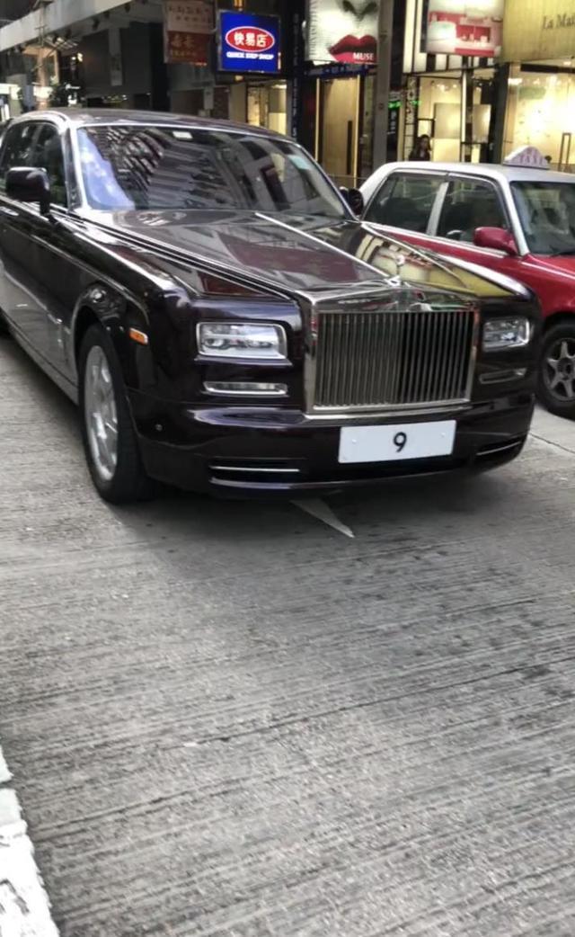 杨受成座驾现身香港铜锣湾,个位数车牌是经典,1975年就卖1300万