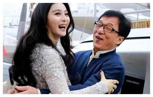 成龙的女人，最小的才18岁