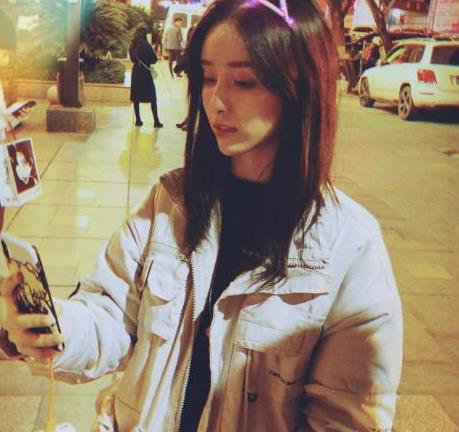 女艺人被曝入室盗窃，疑似贾乃亮旗下女演员，简直是自毁前途